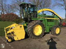 Ensileuse automotrice John Deere 6850