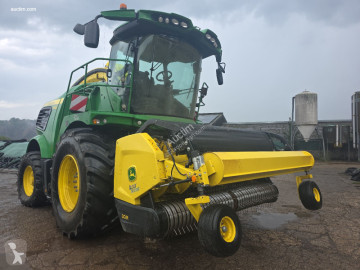 John Deere Önjáró betakarító gép