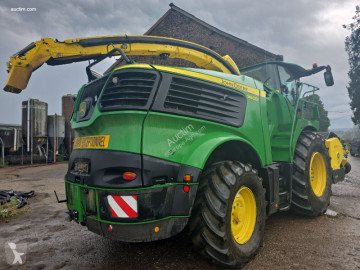 John Deere Önjáró betakarító gép
