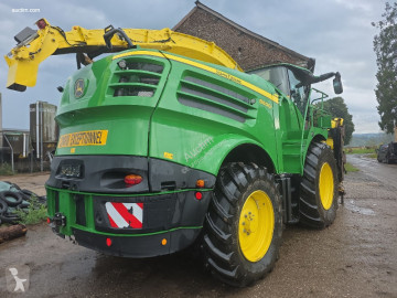 John Deere Önjáró betakarító gép