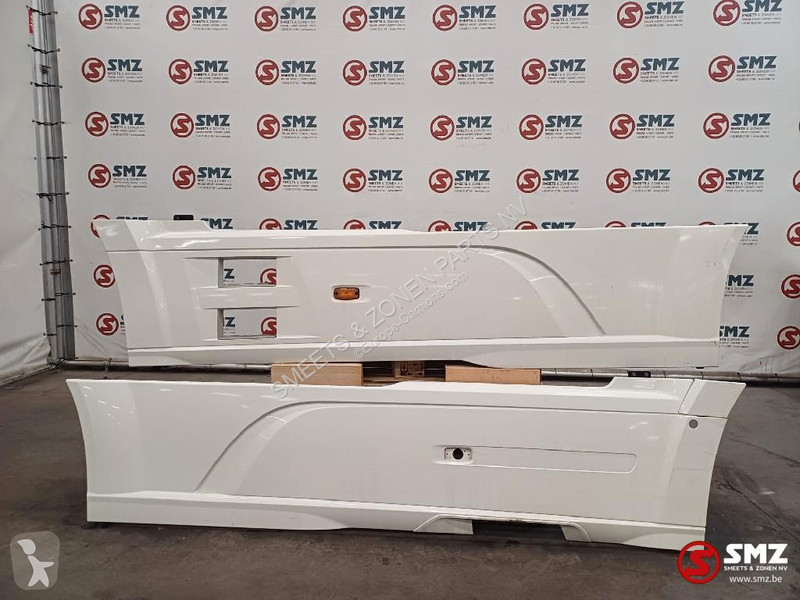 Equipamentos pesados DAF Occ set side skirts...