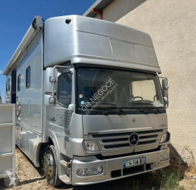 Камион ремарке за превоз на коне Mercedes
