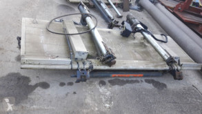 Equipamientos Hayon rampa elevadora trasera usado