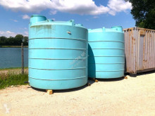 CISTERNA D’ACQUA USATA IN PLASTICA CONTENITORE D’A Cisterna, serbatoio, botte spandiliquame usato