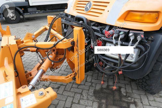 تجهيزات الآليات الثقيلة  Unimog 405/10....
