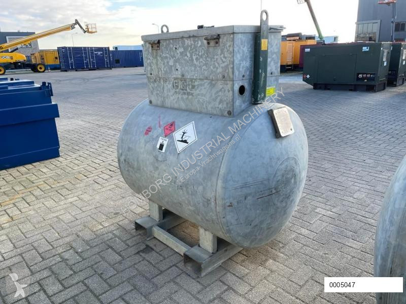 Attrezzature automezzi pesanti  Dieseltank...