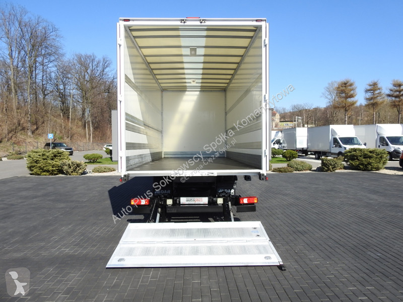 Véhicule utilitaire Iveco 70C18 DAILY