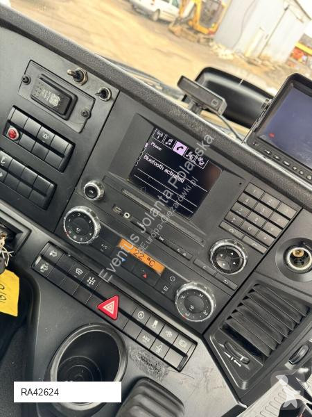 آلة لصيانة الطرق Mercedes 2632