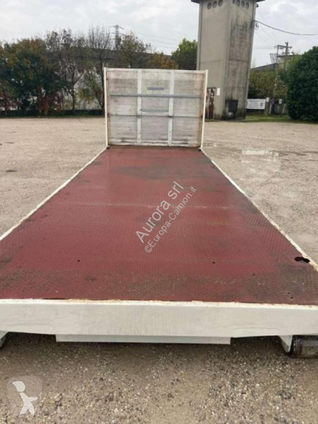 PL-utrustningar  USATO A PIANALE SENZA SPONDE