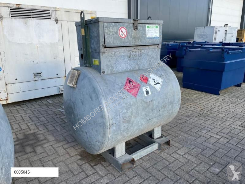 Attrezzature automezzi pesanti  Dieseltank...