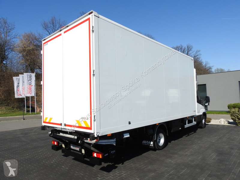 Véhicule utilitaire Iveco 70C18 DAILY