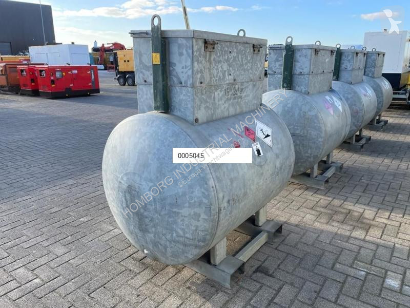 Attrezzature automezzi pesanti  Dieseltank...