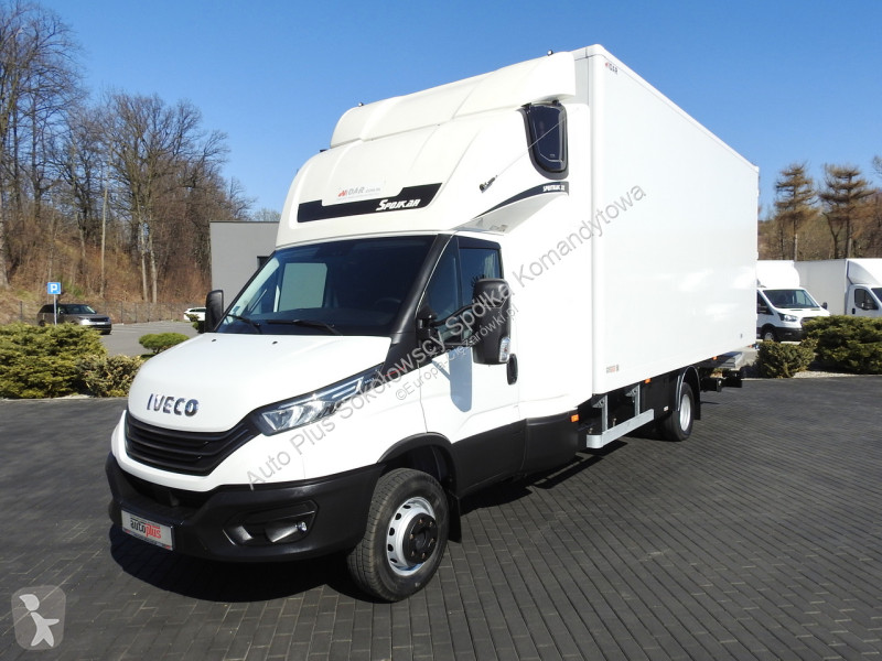 Véhicule utilitaire Iveco 70C18 DAILY
