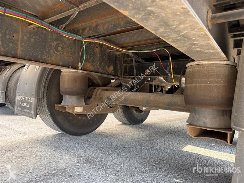 Félpótkocsi Kögel SPKH18 P90/1110 T/A Van Trailer