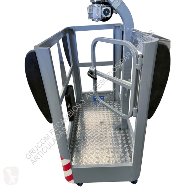 Equipamientos Cesta portaoperarios de hierro...