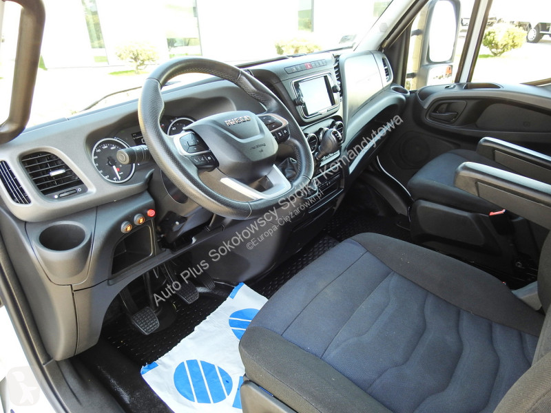 Véhicule utilitaire Iveco 70C18 DAILY