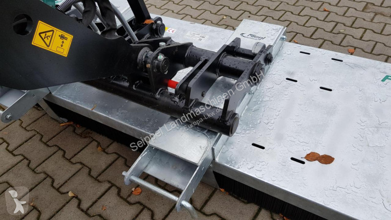 معدات التنظيف Fliegl  KEHRBESEN 2500MM VERZINKT...