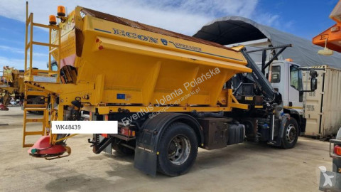 Камион снегорин-опесъчител Iveco