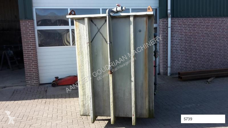 Uitrusting voor vrachtwagens  Polyester bak