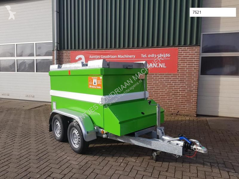 Uitrusting voor vrachtwagens  Réservoir de...