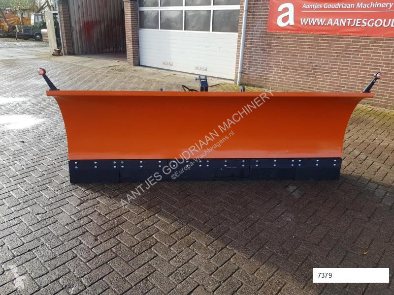 Uitrusting voor vrachtwagens  Sneeuwschuif