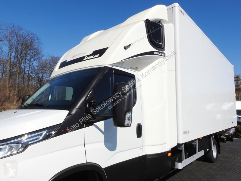 Véhicule utilitaire Iveco 70C18 DAILY