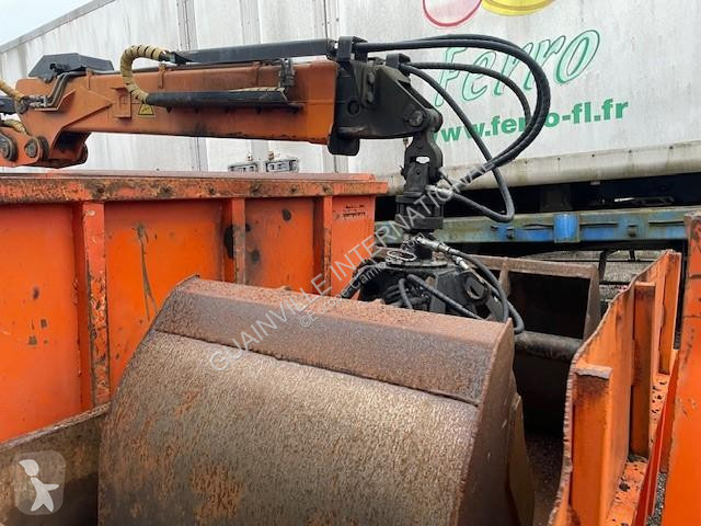 Equipamentos pesados BENNE ET GRUE SUR BERCE