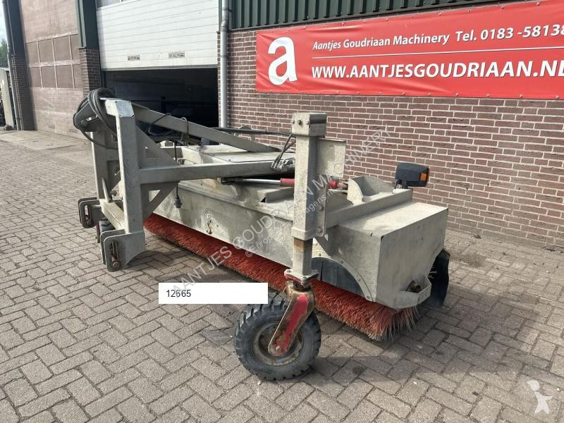 Uitrusting voor vrachtwagens Front bezem -...