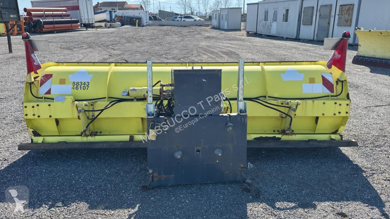 Attrezzature automezzi pesanti  E90-40