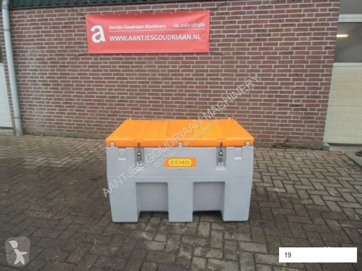 Uitrusting voor vrachtwagens  Brandstoftank...