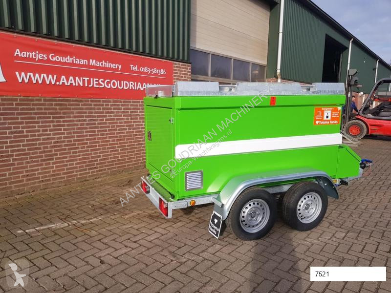 Uitrusting voor vrachtwagens  Réservoir de...