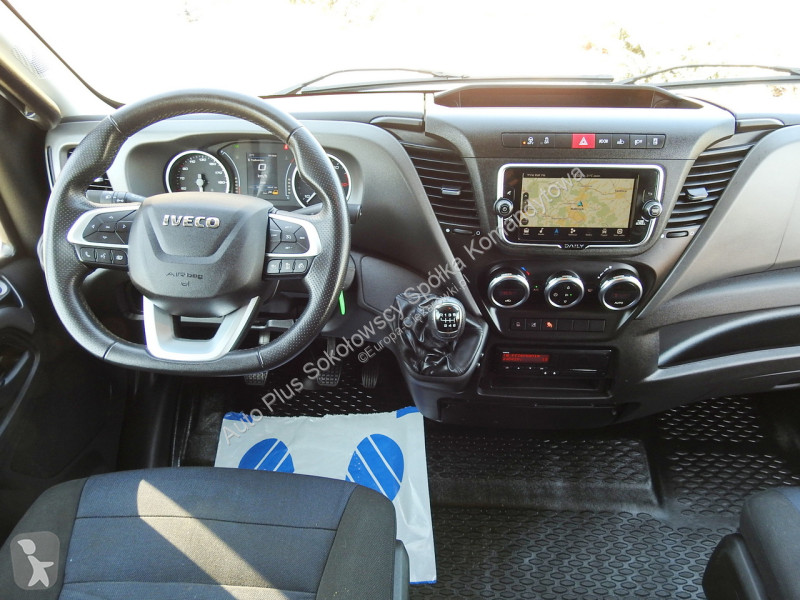 Véhicule utilitaire Iveco 70C18 DAILY