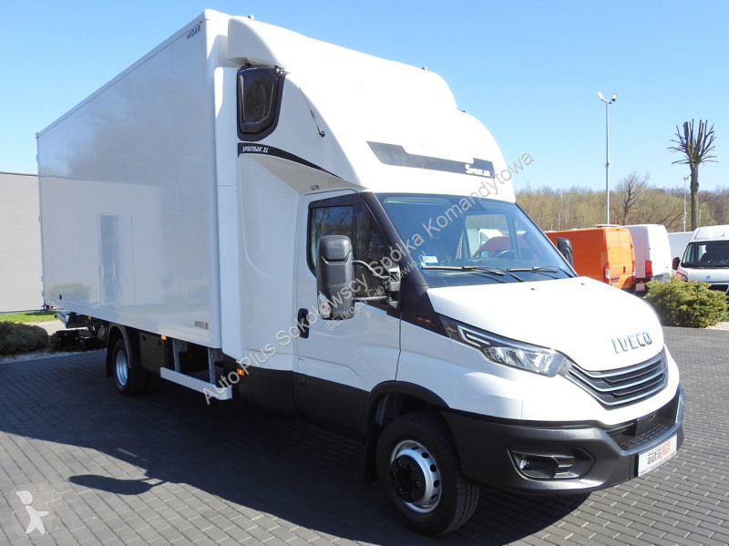 Véhicule utilitaire Iveco 70C18 DAILY