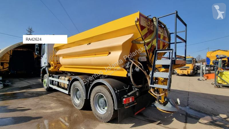 آلة لصيانة الطرق Mercedes 2632