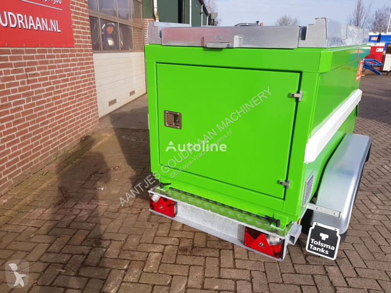 Uitrusting voor vrachtwagens  Réservoir de...