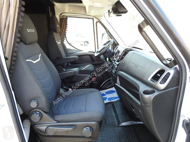 Véhicule utilitaire Iveco 70C18 DAILY