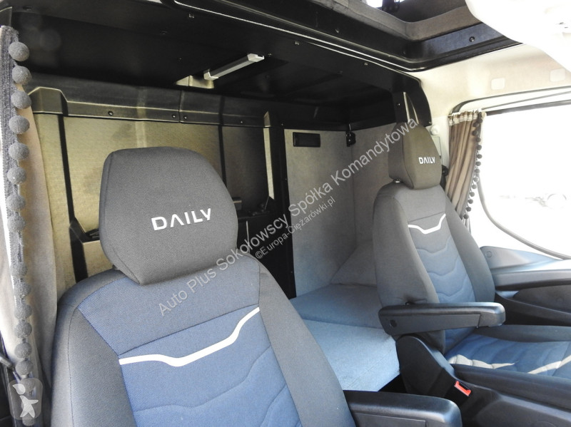 Véhicule utilitaire Iveco 70C18 DAILY