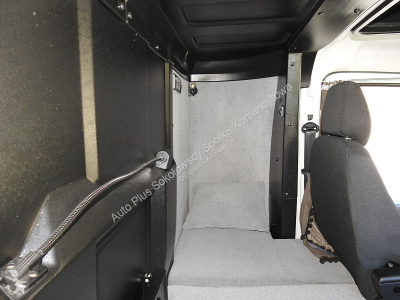 Véhicule utilitaire Iveco 70C18 DAILY