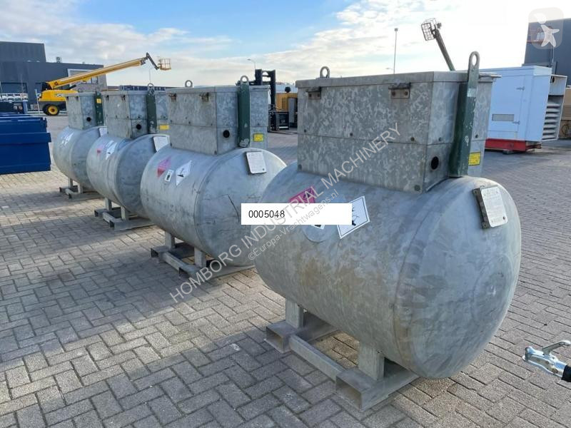 Attrezzature automezzi pesanti  Dieseltank...