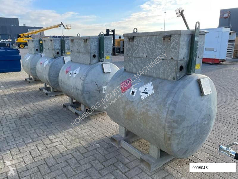 Attrezzature automezzi pesanti  Dieseltank...
