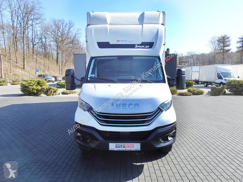 Véhicule utilitaire Iveco 70C18 DAILY