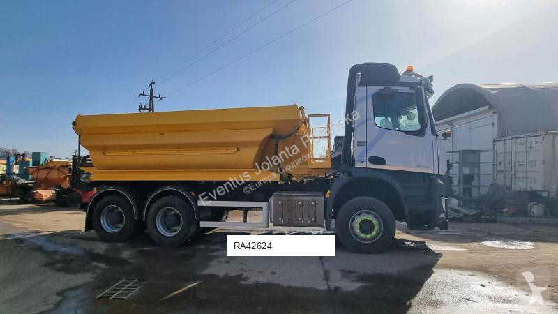 آلة لصيانة الطرق Mercedes 2632