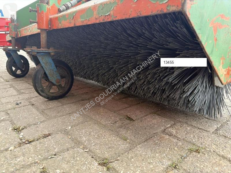 تجهيزات الآليات الثقيلة  Brosse de voirie
