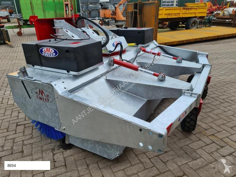 Uitrusting voor vrachtwagens  Sweep veegmachine...