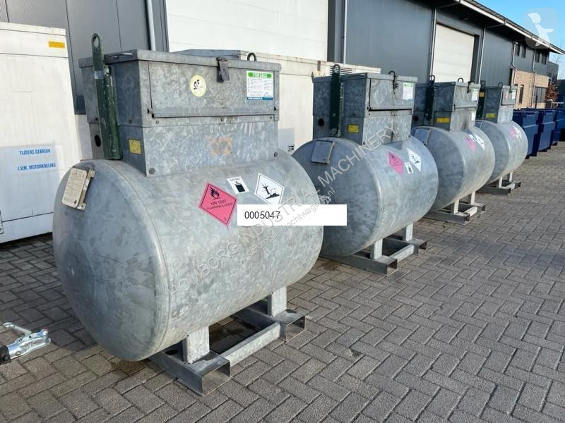 Attrezzature automezzi pesanti  Dieseltank...