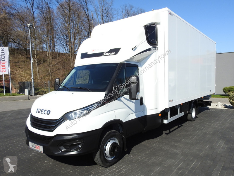 Véhicule utilitaire Iveco 70C18 DAILY
