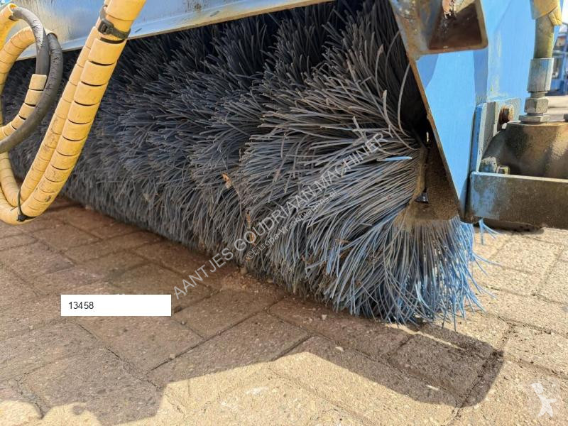 Vybavení pro nákladní vozy  Brosse de voirie