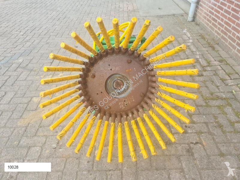 Uitrusting voor vrachtwagens  Onkruidborstel
