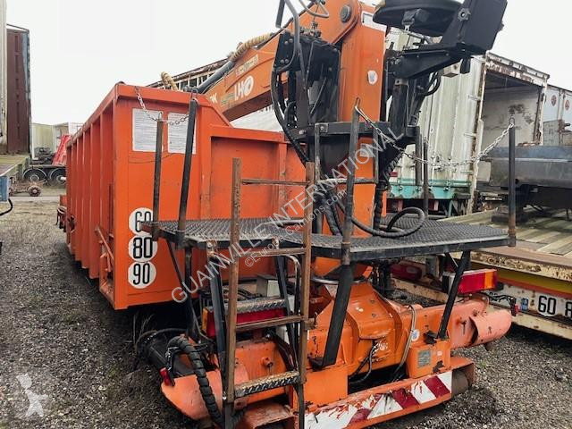 Equipamentos pesados   BENNE ET GRUE SUR BERCE