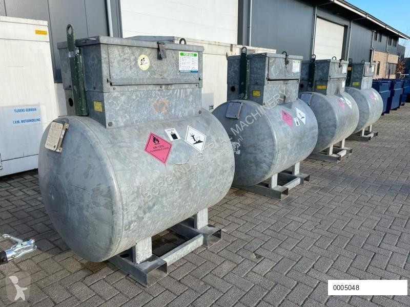 Attrezzature automezzi pesanti  Dieseltank...